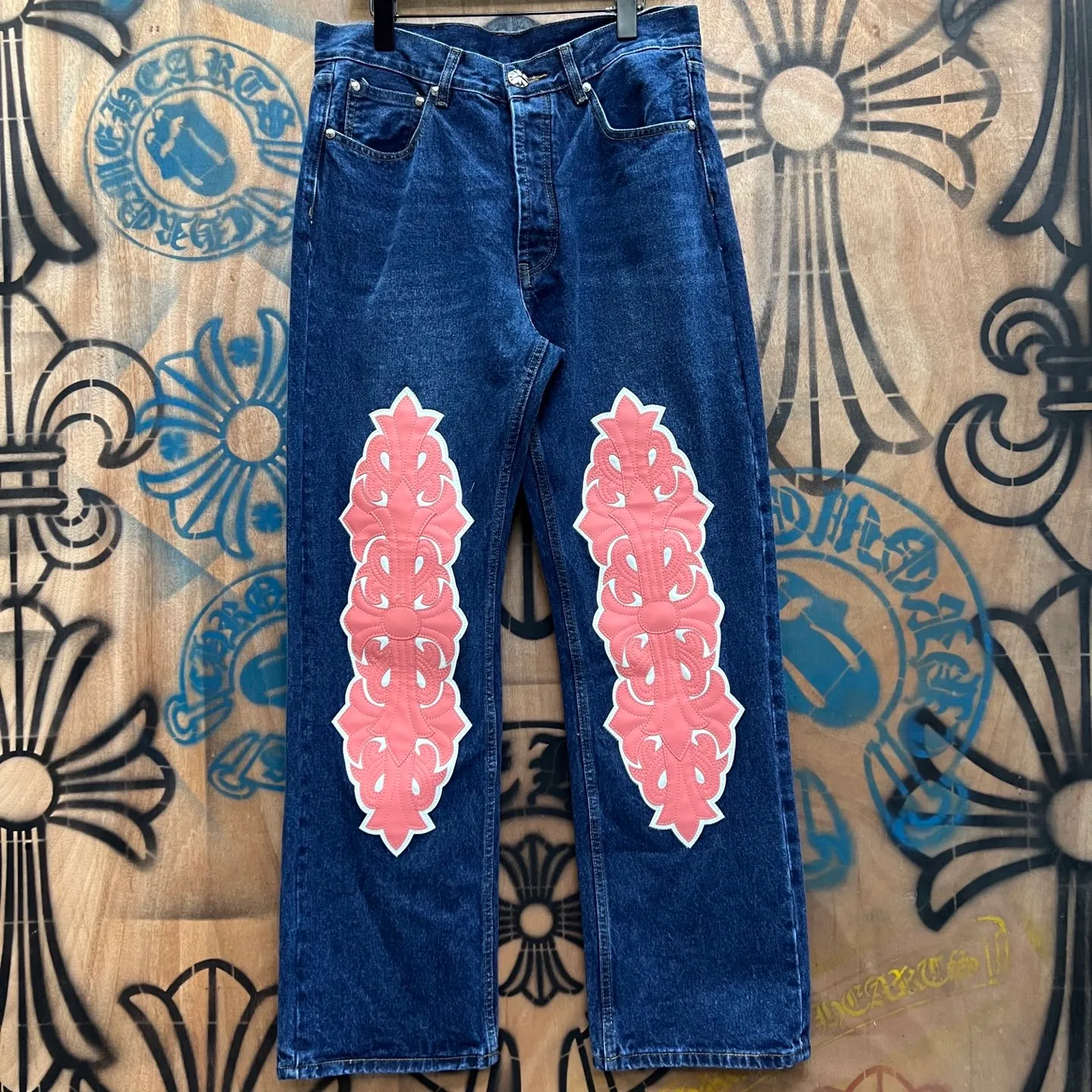 P720 Wang Zha has a new one! Heavy 15.5oz! Kill all market versions instantly! Prices hit rock bottom! chrome hearts limited series new city limited jeans chrome hearts city limited jeans vintage levis American made 501 505 517 base version remake Levis American made 501 base version imported sheepskin 925 silver remake Customers provide waist and pants length or height and weight. The studio will select the most suitable base version for you to remake. There are many people doing remakes in the market. Don’t belittle or comment. The difference is visible to the naked eye. See more and compare for yourself #CHROME HEARTS Same style for men and women